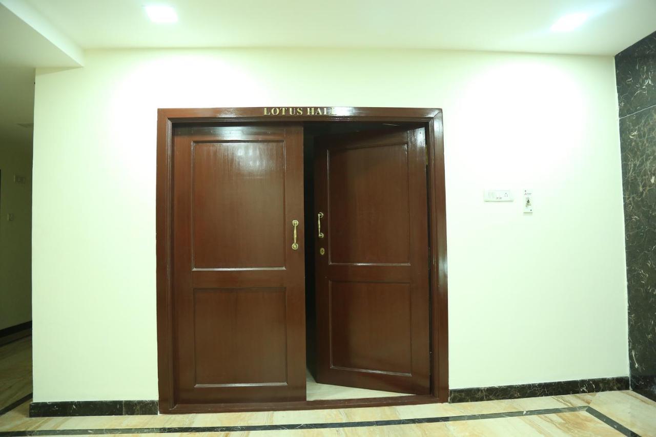 Hotel Sera Grand Chennai Zewnętrze zdjęcie